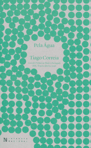 Pela água